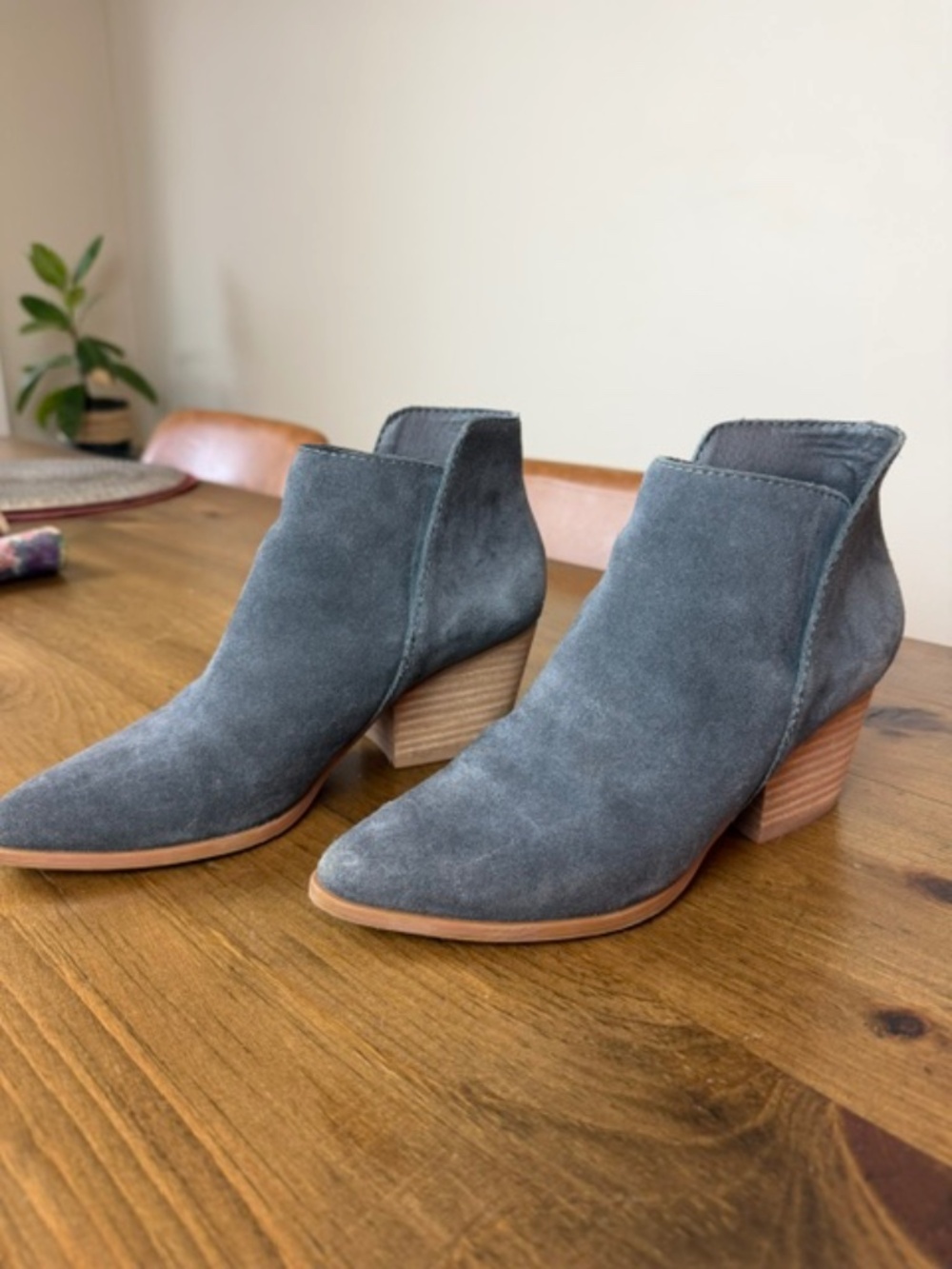 Dolce Vita Daine Gray Suede Stacked Heel Booties Women's Size 7.5 Pull On